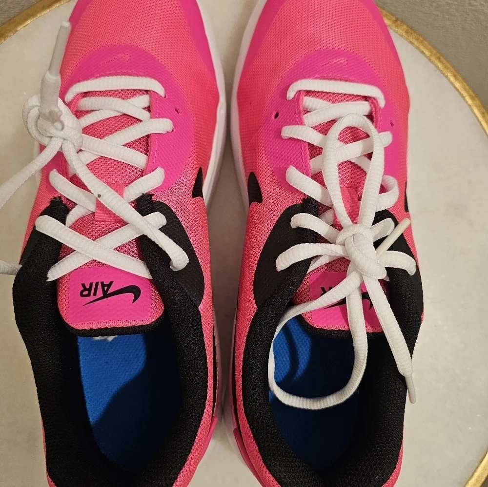 NWOT Nike Air Oketo womans pink sneakers fits size 8.